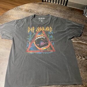 Urban Outfitters Def Leppard Graphic Tee - Charcoal